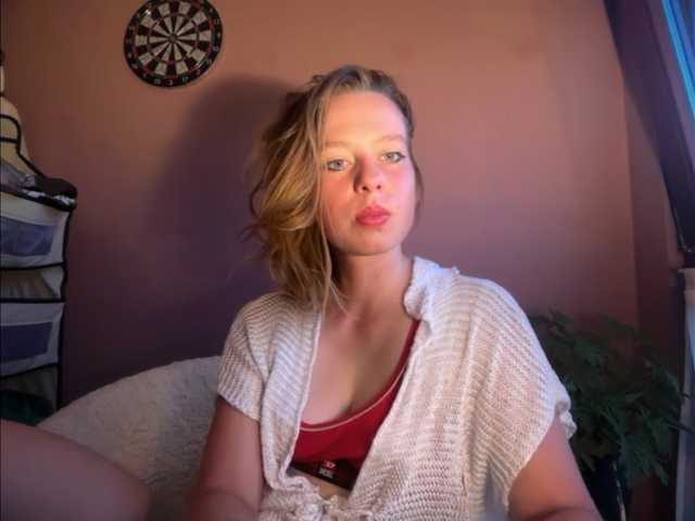 BettyLovely live cam on BongaCams