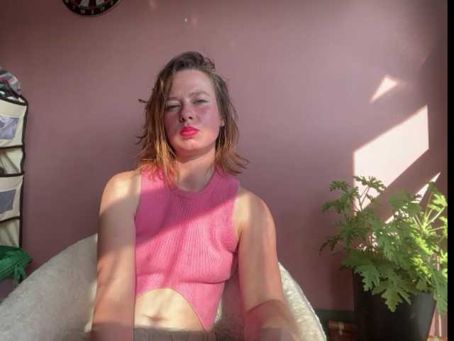 BettyLovely live cam on BongaCams