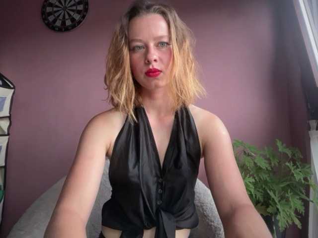 BettyLovely live cam on BongaCams