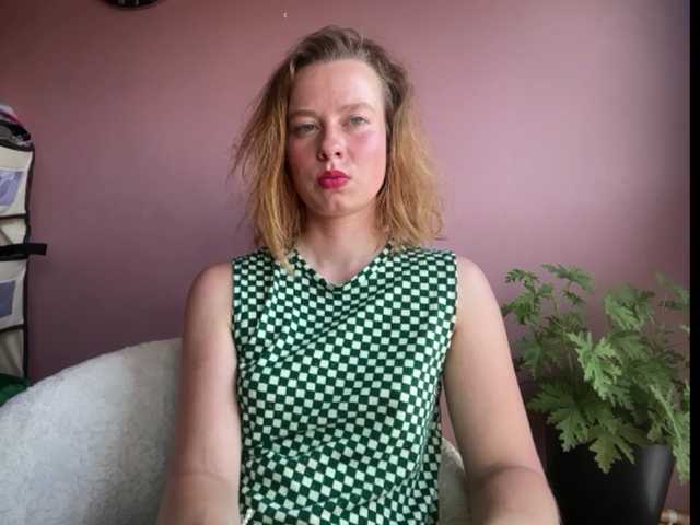 BettyLovely live cam on BongaCams