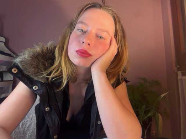 BettyLovely live cam on BongaCams