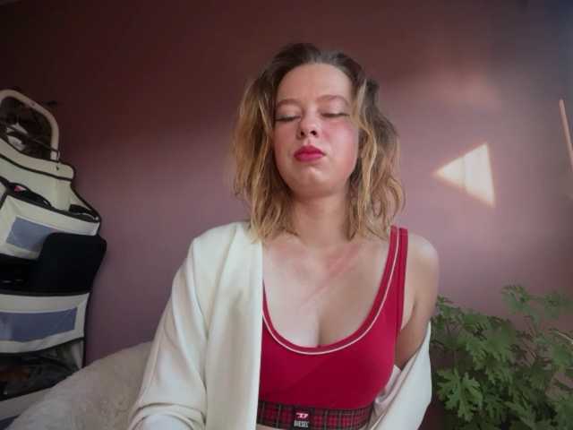 BettyLovely live cam on BongaCams