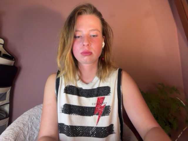 BettyLovely live cam on BongaCams