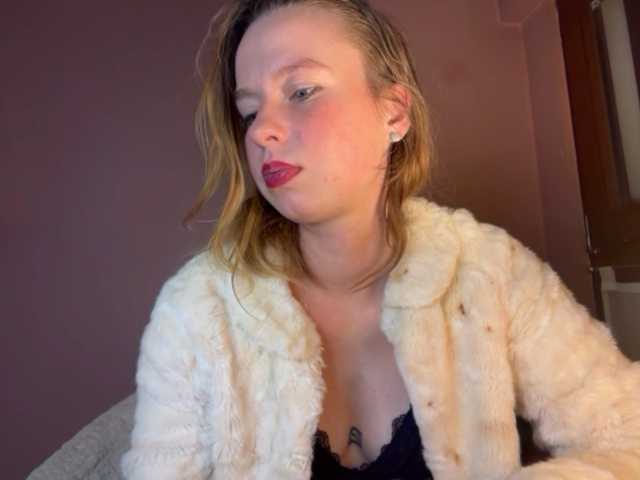 BettyLovely live cam on BongaCams