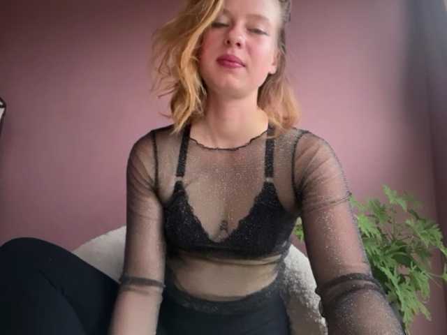 BettyLovely live cam on BongaCams