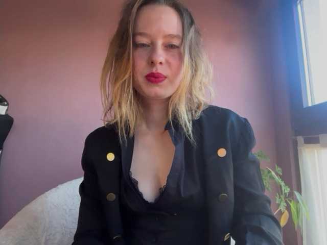 BettyLovely live cam on BongaCams