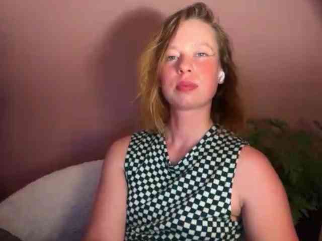 BettyLovely Live Webcam on BongaCams