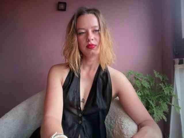 BettyLovely webcam