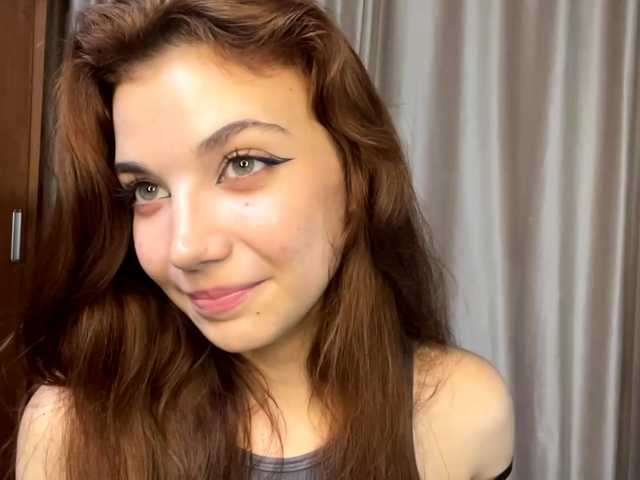MyrleLinnan live cam on BongaCams