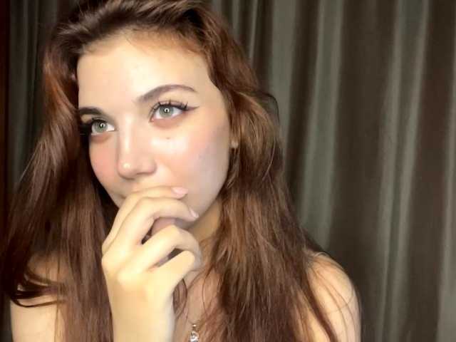 MyrleLinnan live cam on BongaCams