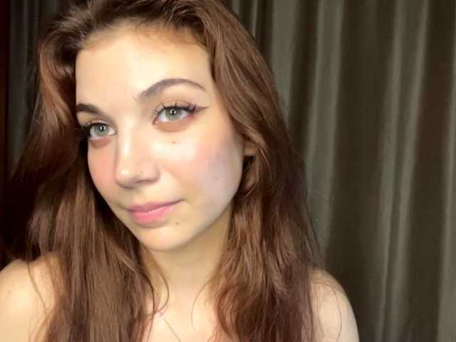 MyrleLinnan live cam on BongaCams