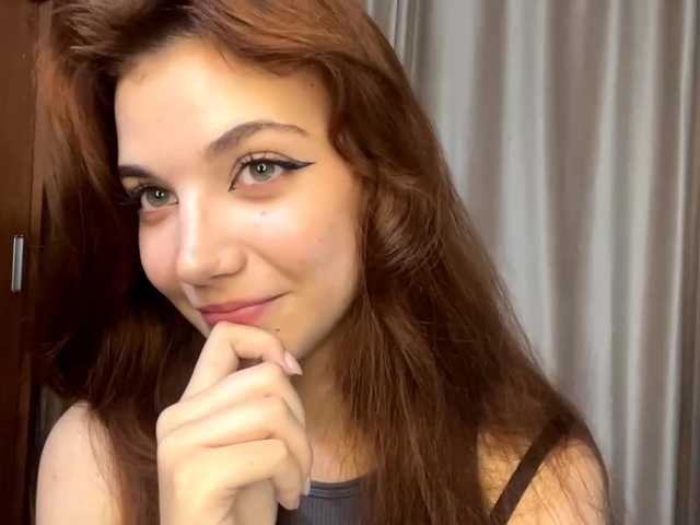 MyrleLinnan live cam on BongaCams