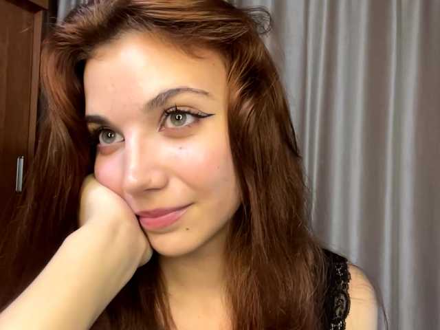 MyrleLinnan live webcam show