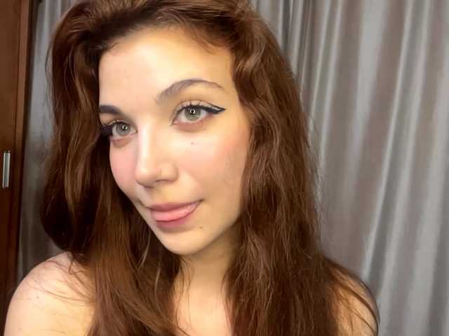 MyrleLinnan live cam on BongaCams