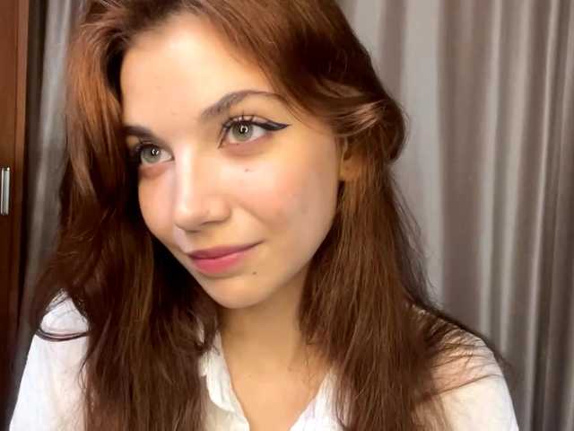 MyrleLinnan live webcam show