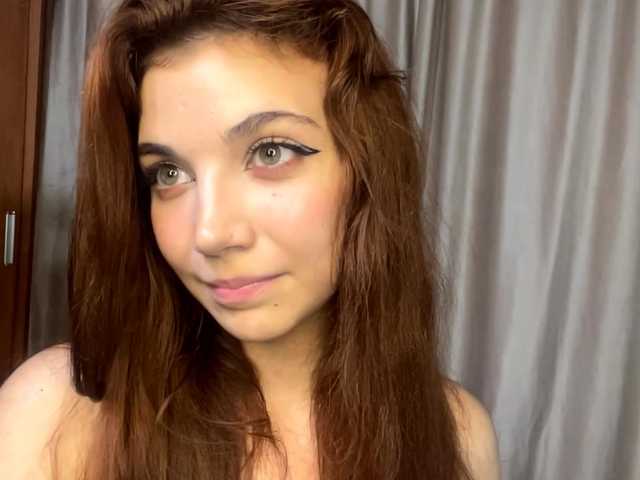 MyrleLinnan live cam on BongaCams