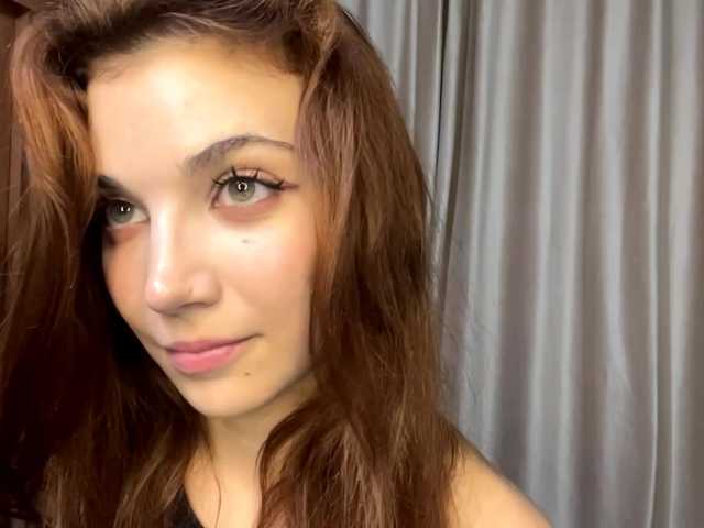 MyrleLinnan live cam on BongaCams