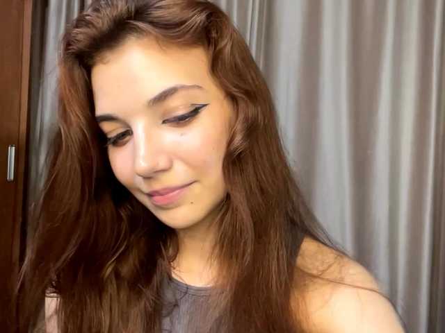 MyrleLinnan live webcam show