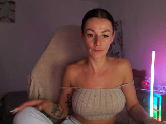 DiorMuse live cam on BongaCams