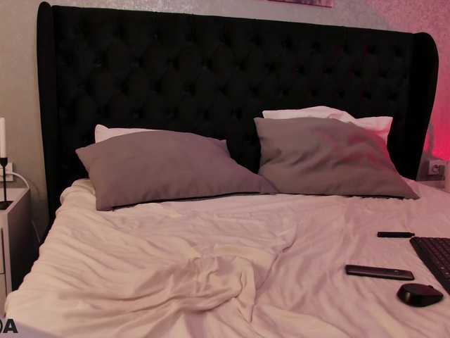 ZaraBloom live webcam show