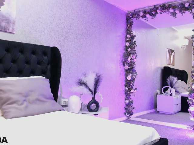 ZaraBloom live cam on BongaCams