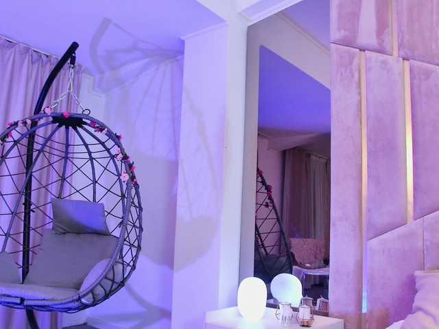 ZaraBloom live cam on BongaCams