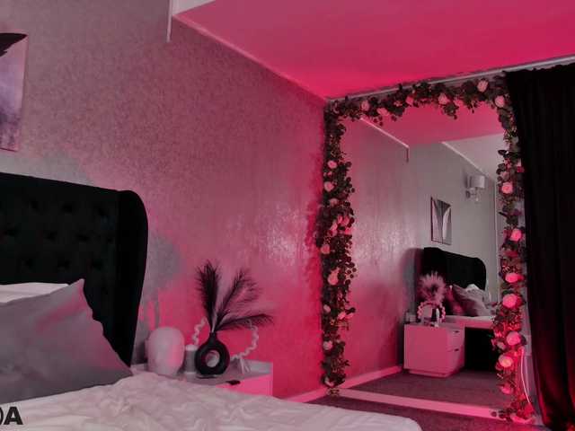 ZaraBloom live cam on BongaCams