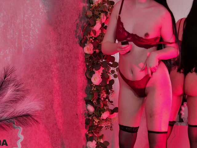 ZaraBloom live webcam show