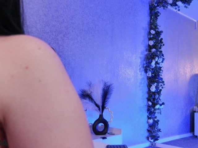 ZaraBloom live webcam show