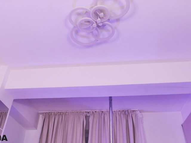 ZaraBloom live cam on BongaCams