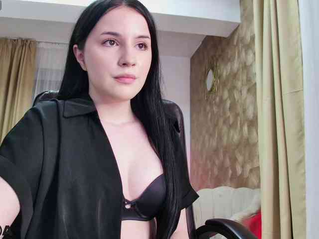 ZaraBloom webcam