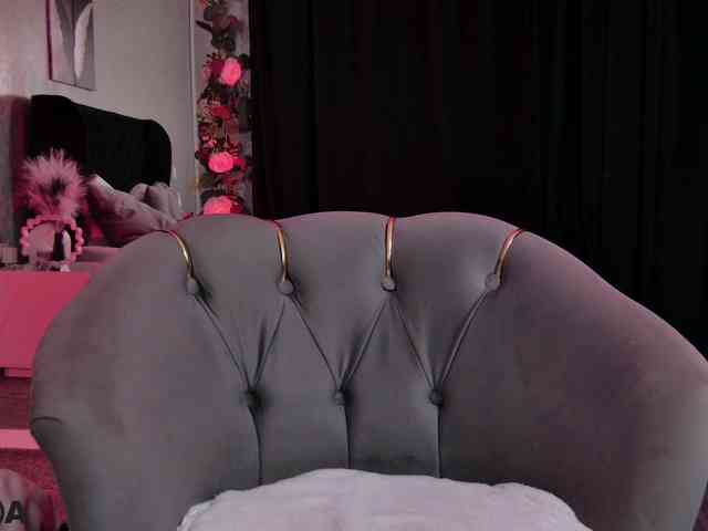 ZaraBloom webcam