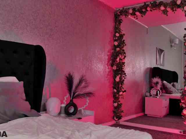 ZaraBloom webcam