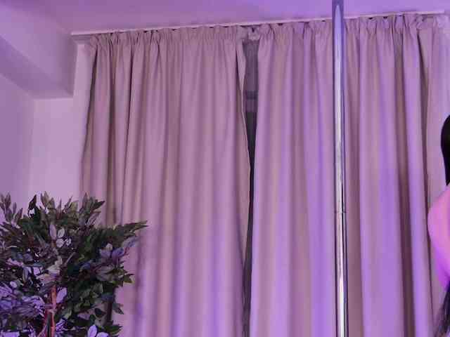 ZaraBloom webcam