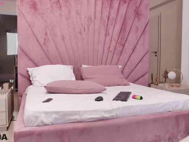ZaraBloom webcam