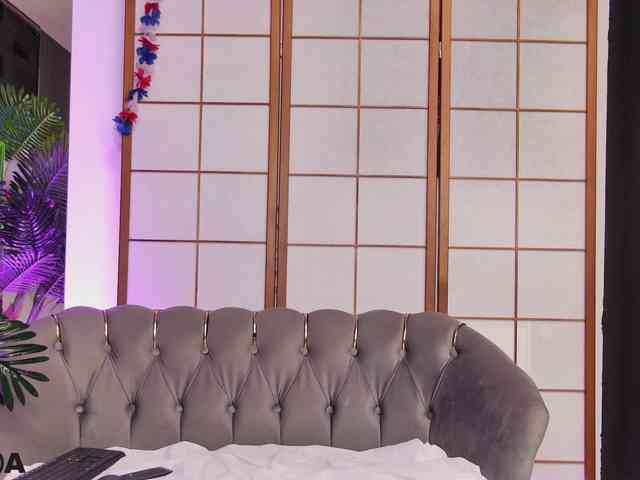 ZaraBloom webcam