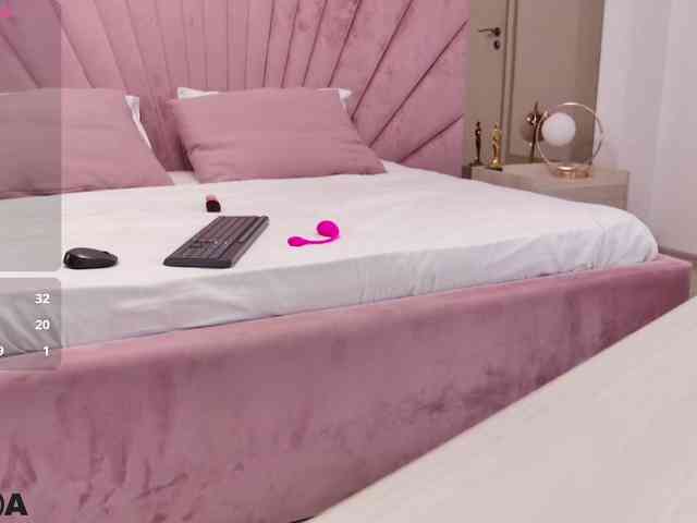 ZaraBloom webcam