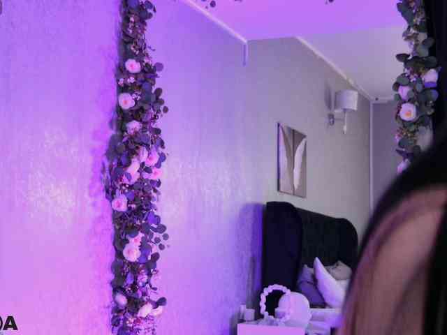 ZaraBloom webcam