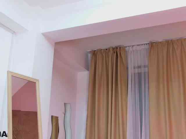 ZaraBloom webcam