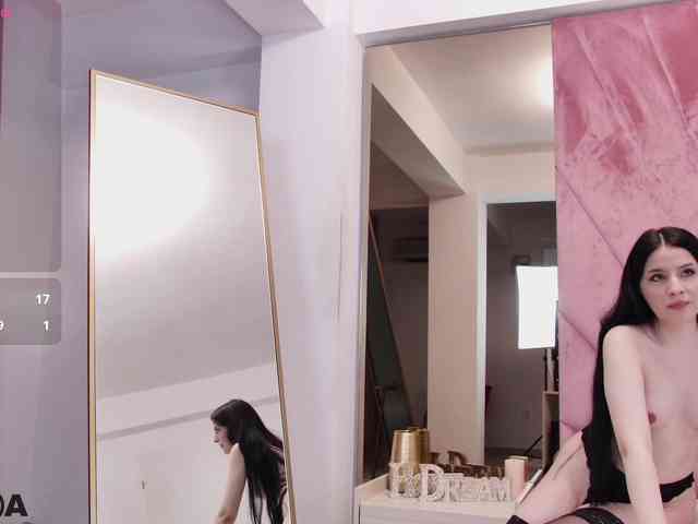 ZaraBloom webcam