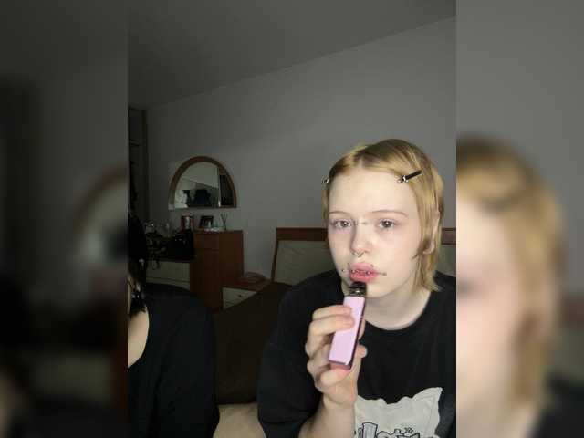 MiaAndAlicea live cam on BongaCams