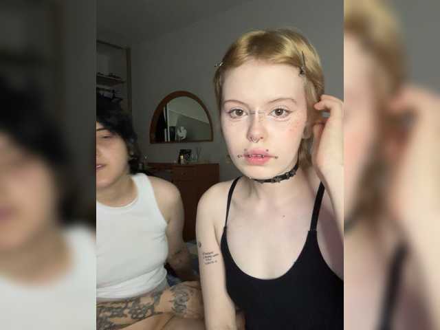 MiaAndAlicea live cam on BongaCams