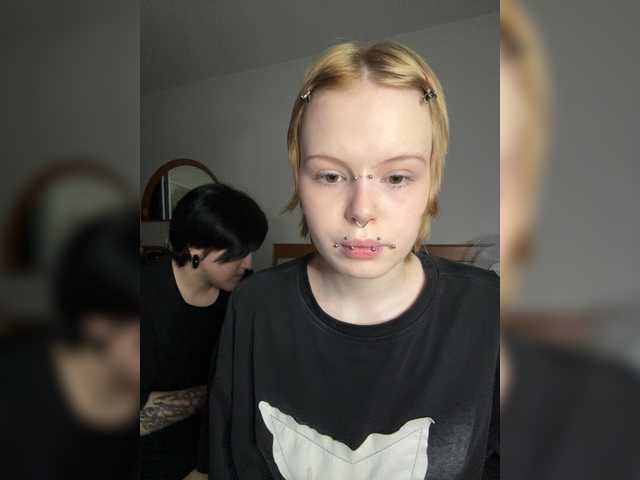 go to chat with MiaAndAlicee