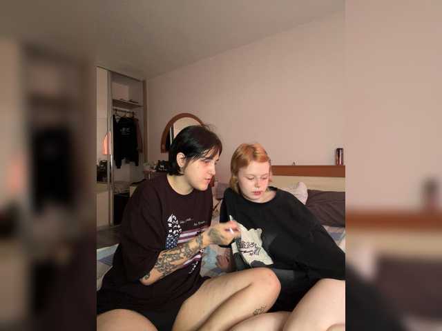 MiaAndAlicea live cam on BongaCams