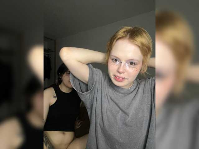 MiaAndAlicea live cam on BongaCams