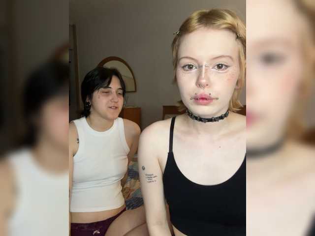 MiaAndAlicea live cam on BongaCams