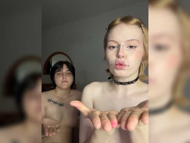 MiaAndAlicea live cam on BongaCams