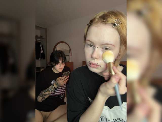 MiaAndAlicea live cam on BongaCams