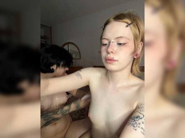 MiaAndAlicea live cam on BongaCams