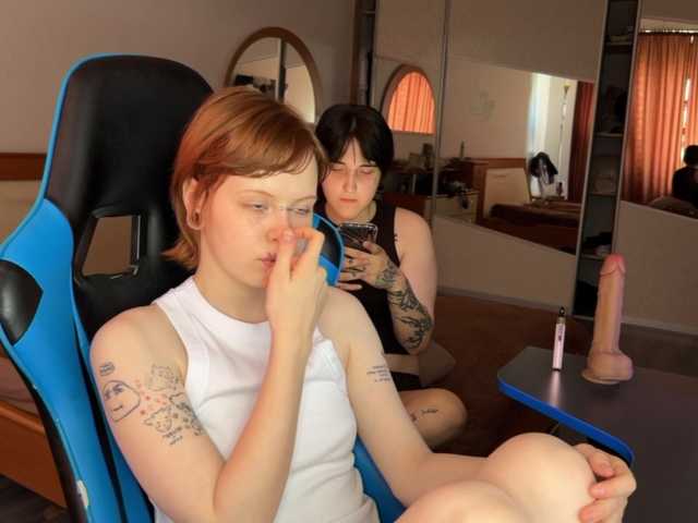 MiaAndAlicea live cam on BongaCams